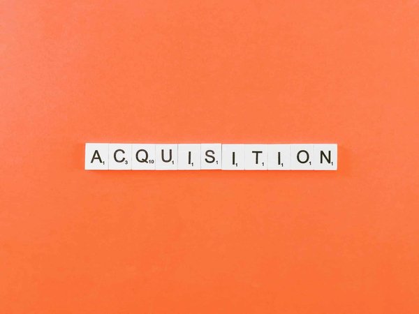 Quelles sont les étapes juridiques pour l'acquisition de terrains à des fins industrielles par une entreprise étrangère ?